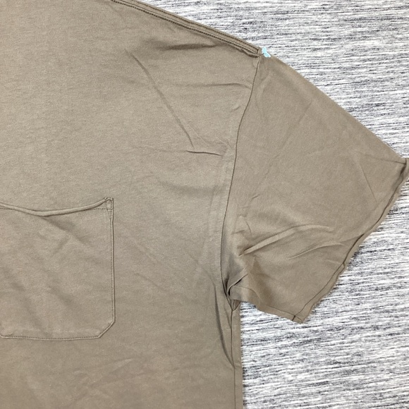 A&F Men’s Soft Brown Crew Neck Pocket Undone Hems
Soft A&F TEE LONGLINE - Picture 3 of 4